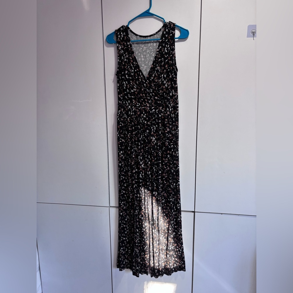 Market & Spruce Black Floral Jumpsuit medium flattering capri‎ length